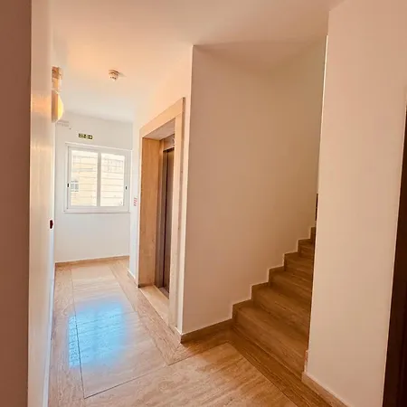 Apartamento Wedgewood, Depiro Point